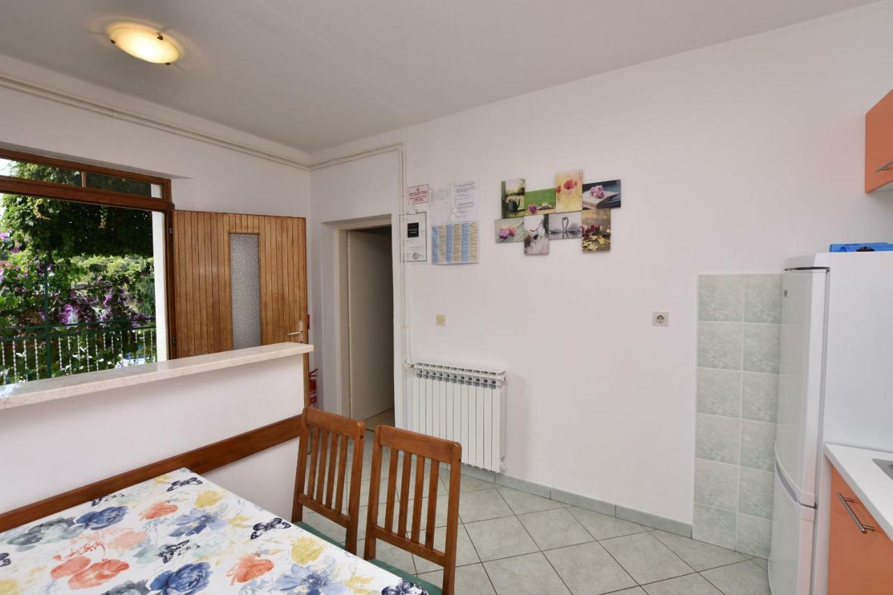 Apartment Dijo I Primošten Exteriör bild
