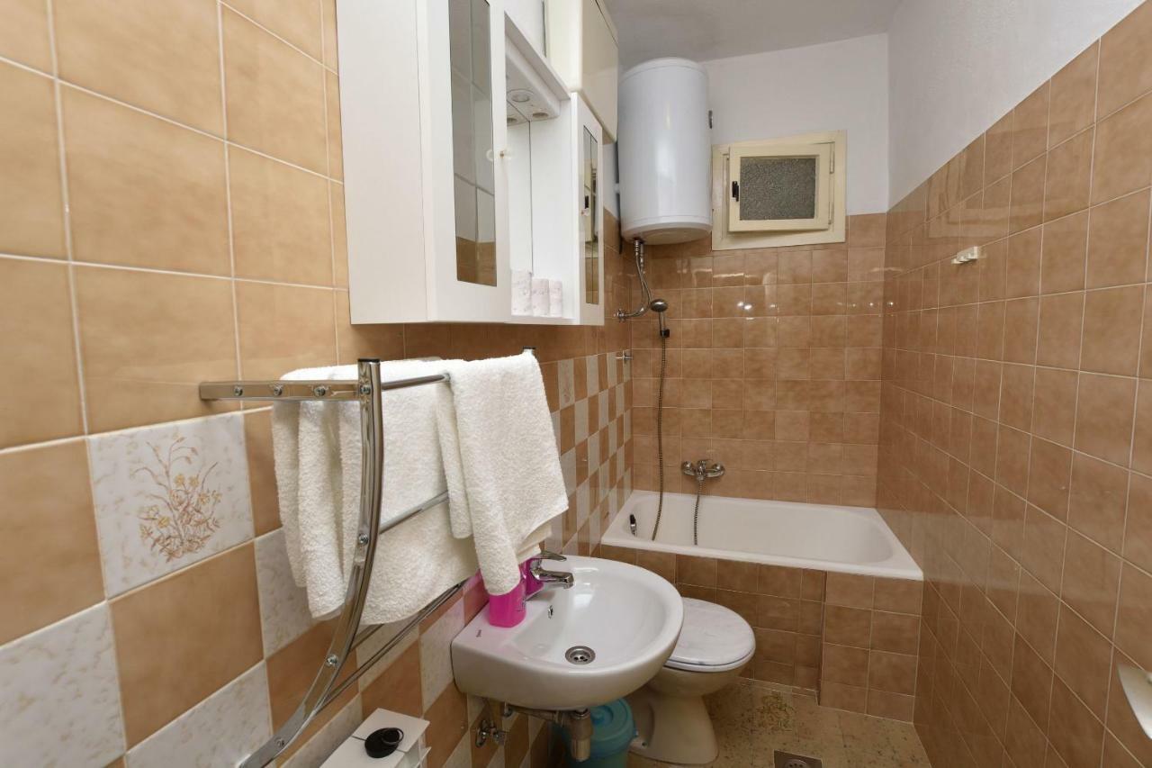 Apartment Dijo I Primošten Exteriör bild